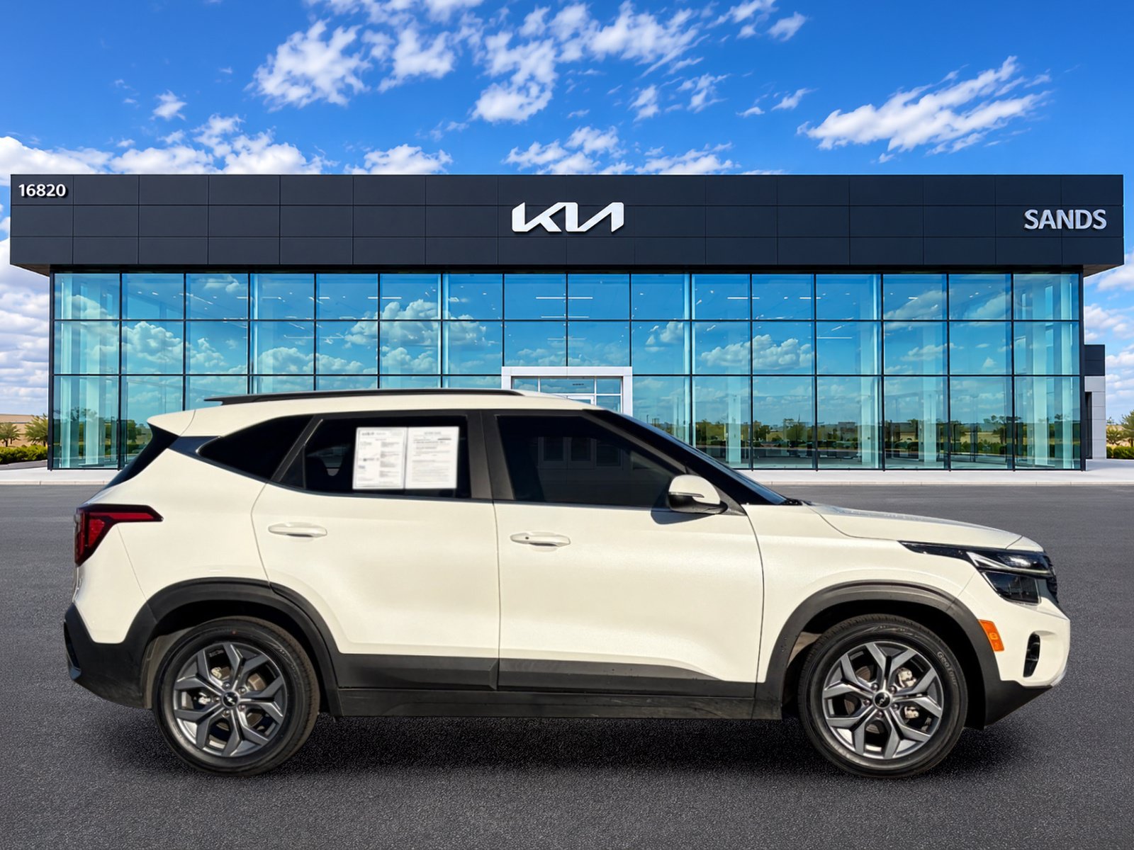Certified 2024 Kia Seltos S FWD image 3