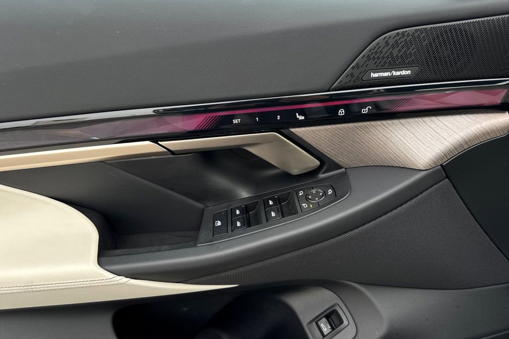 Used 2024 BMW i5 eDrive40i w/ M Sport Package image 10