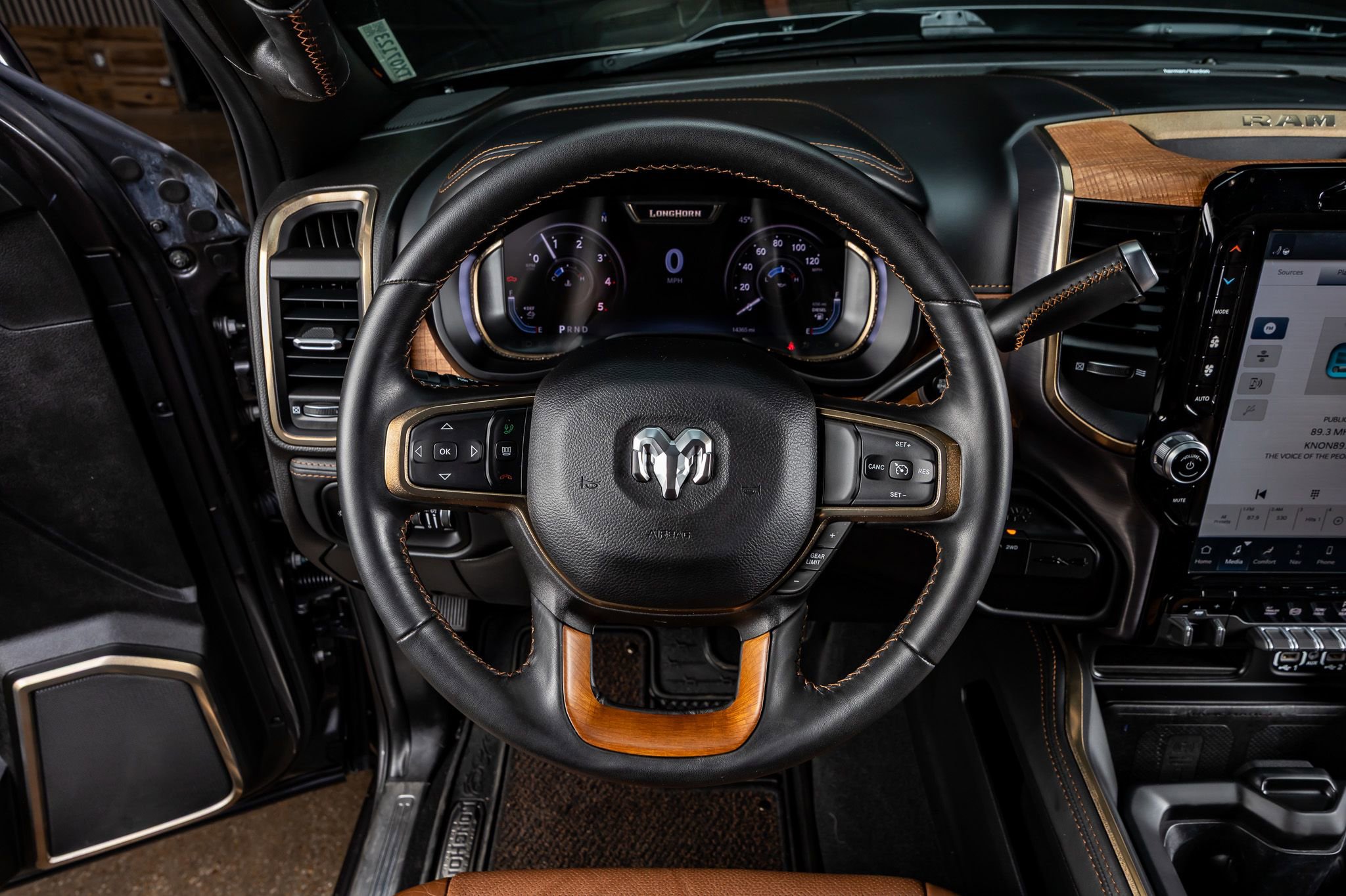 Used 2024 RAM 3500 Limited w/ Towing Technology Group image 18