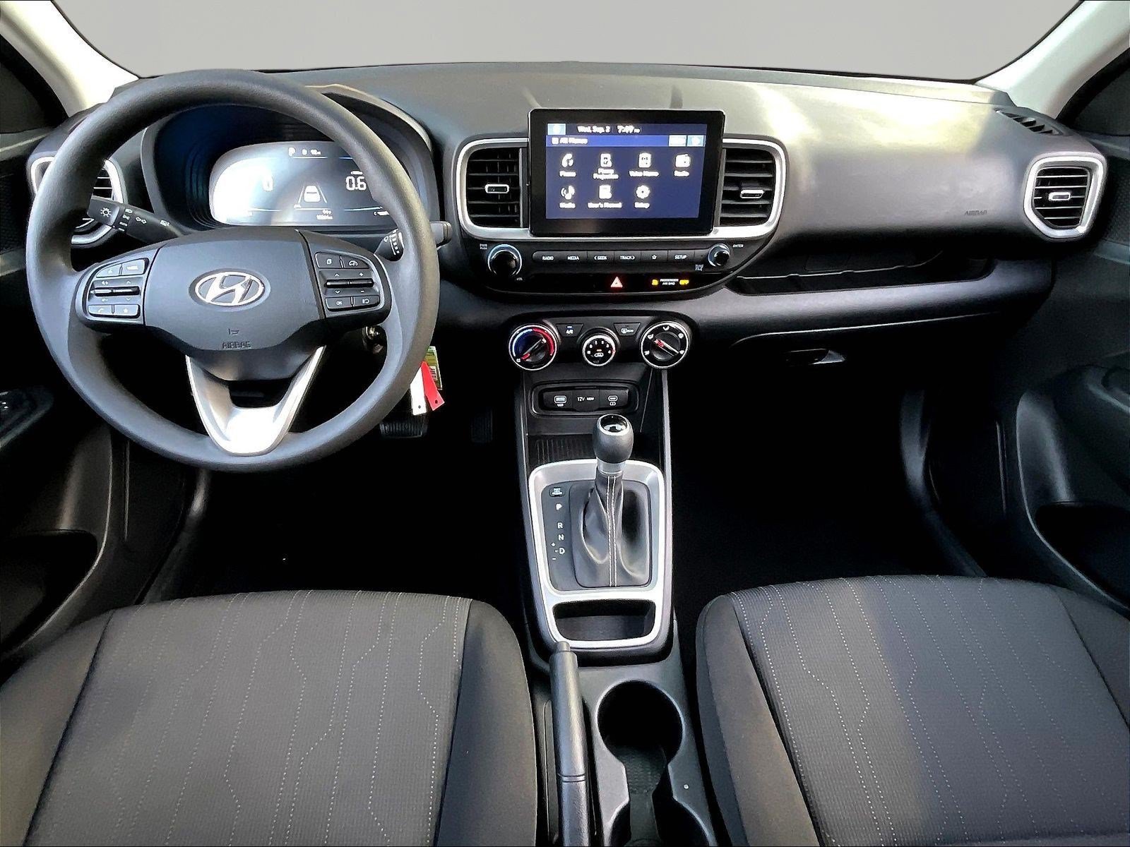 Used 2025 Hyundai Venue SE FWD image 7