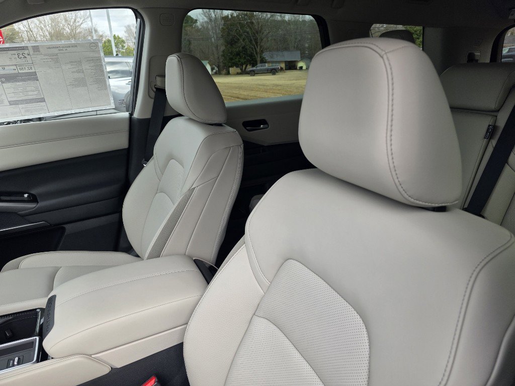 New 2026 Nissan Pathfinder SL image 10
