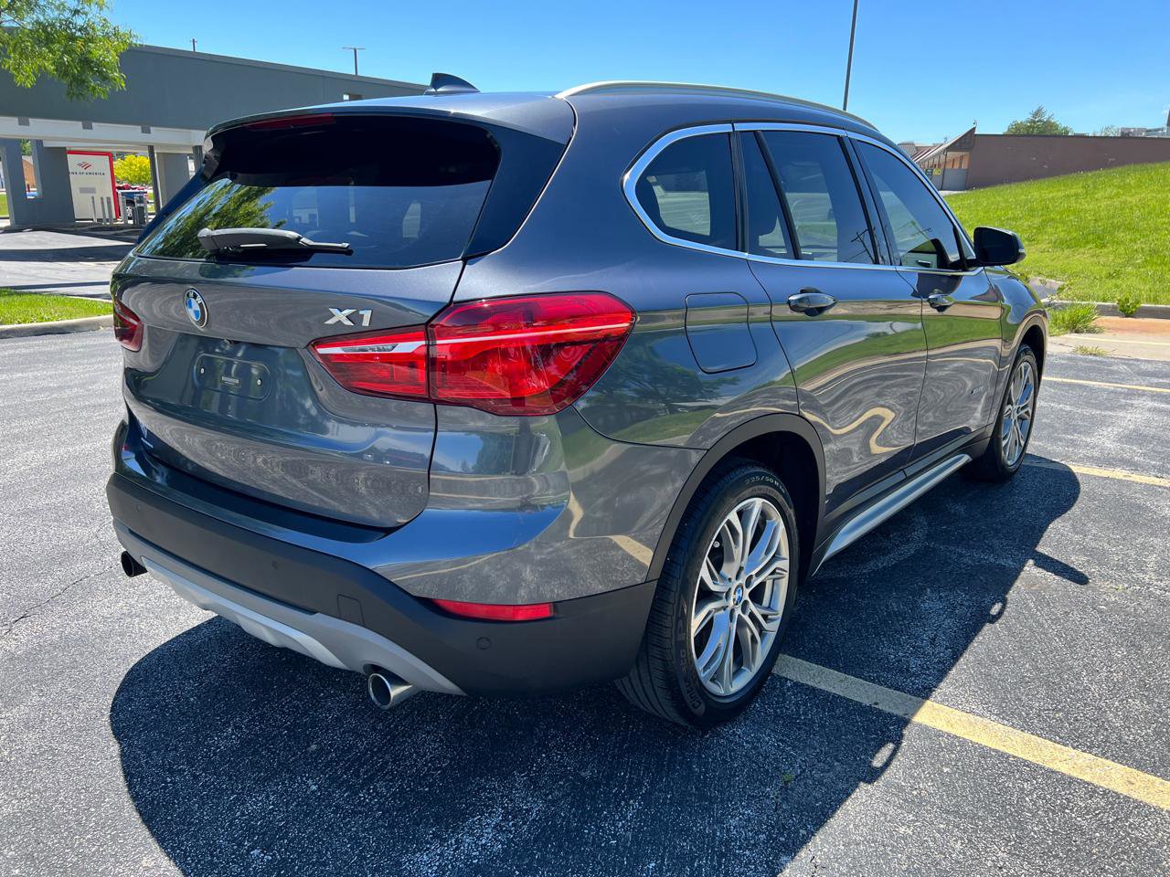 Used 2017 BMW X1 xDrive28i AWD/4WD image 6
