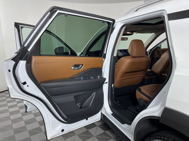 Used 2025 Nissan Pathfinder Platinum w/ Cargo Package FWD image 43