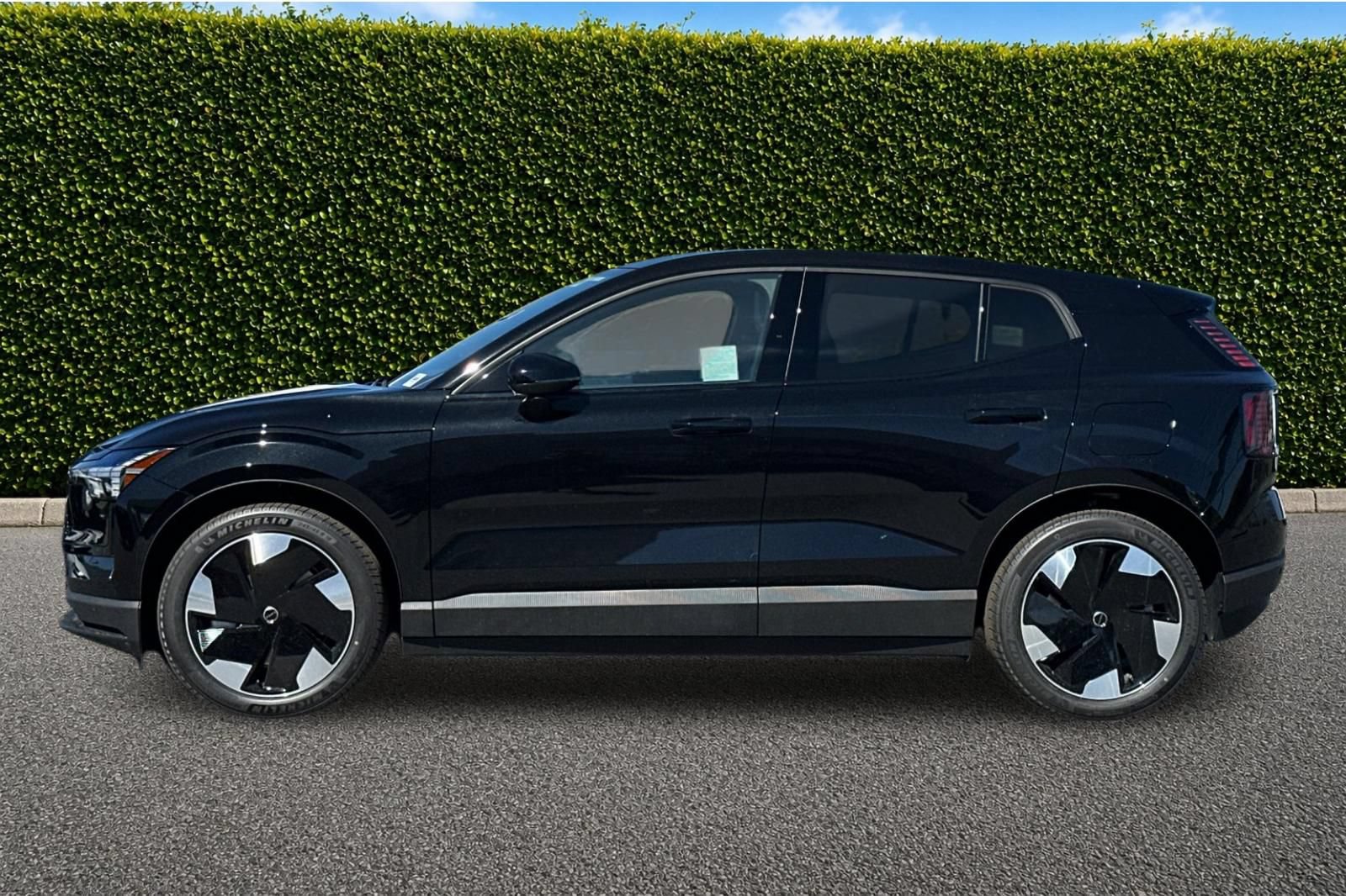 New 2025 Volvo EX30 Plus w/ Protection Package Premier AWD/4WD image 3