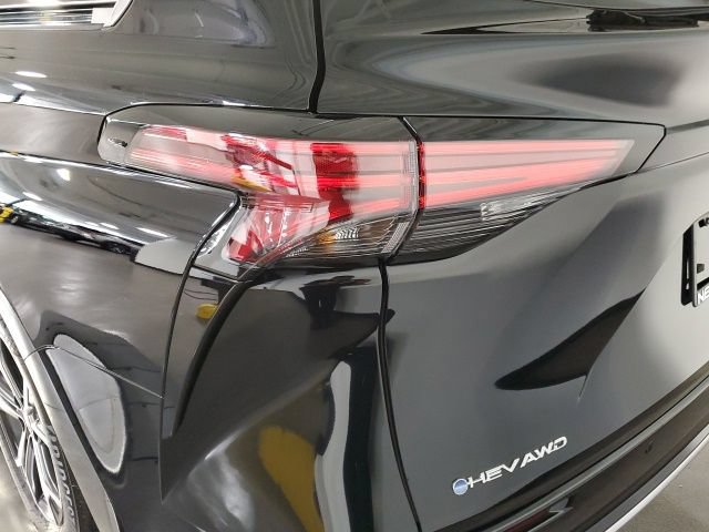 Used 2026 Toyota Sienna Platinum AWD/4WD image 31