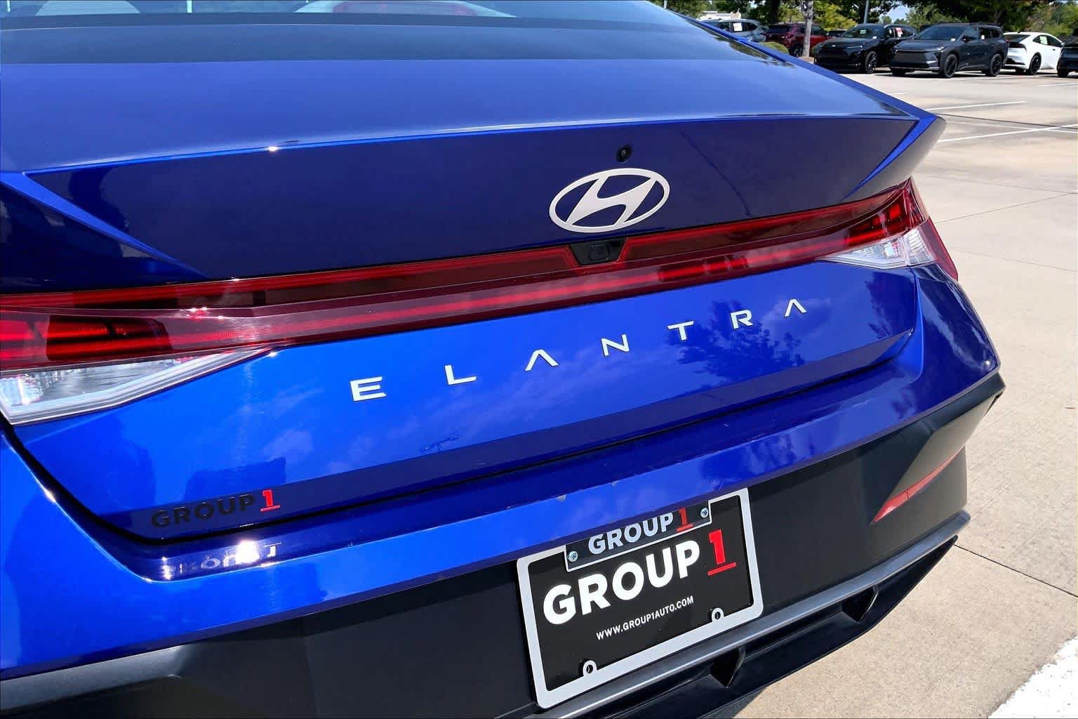 Used 2025 Hyundai Elantra SEL FWD image 32