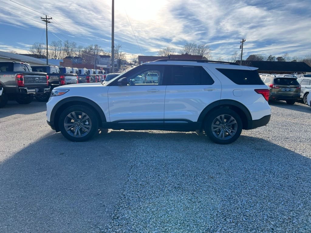 Used 2021 Ford Explorer XLT w/ Equipment Group 202A image 5