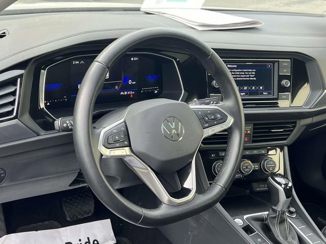 Certified 2023 Volkswagen Jetta SE w/ Panoramic Sunroof Package image 14
