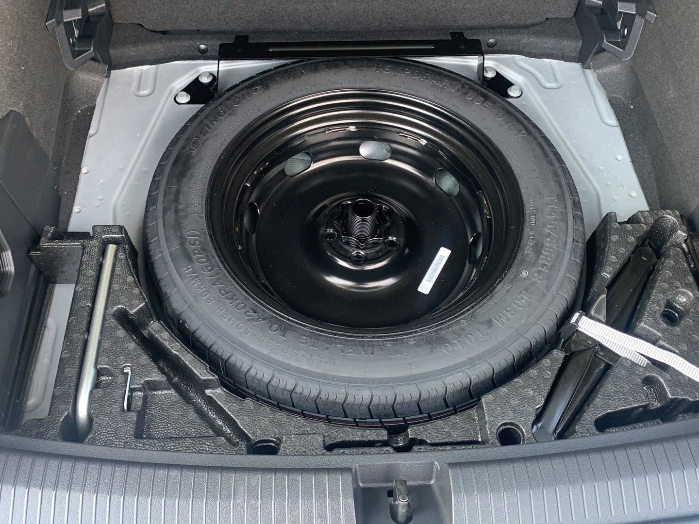 Used 2024 Volkswagen Tiguan SE w/ Panoramic Sunroof Package image 34