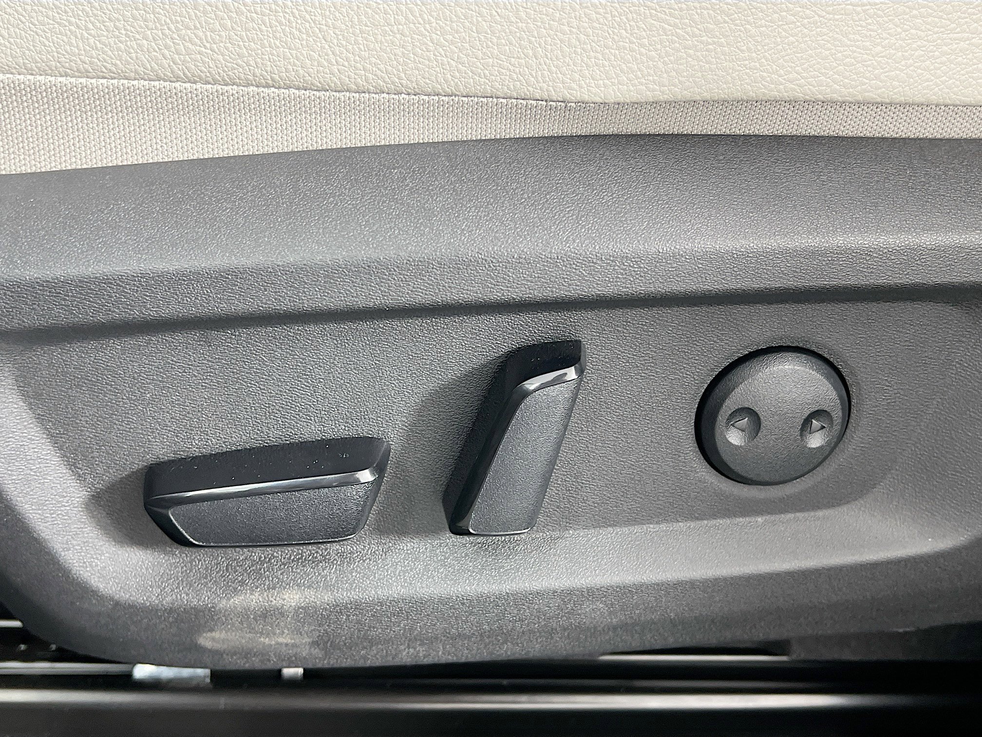 New 2025 Nissan Rogue SL w/ SL Premium Package image 4