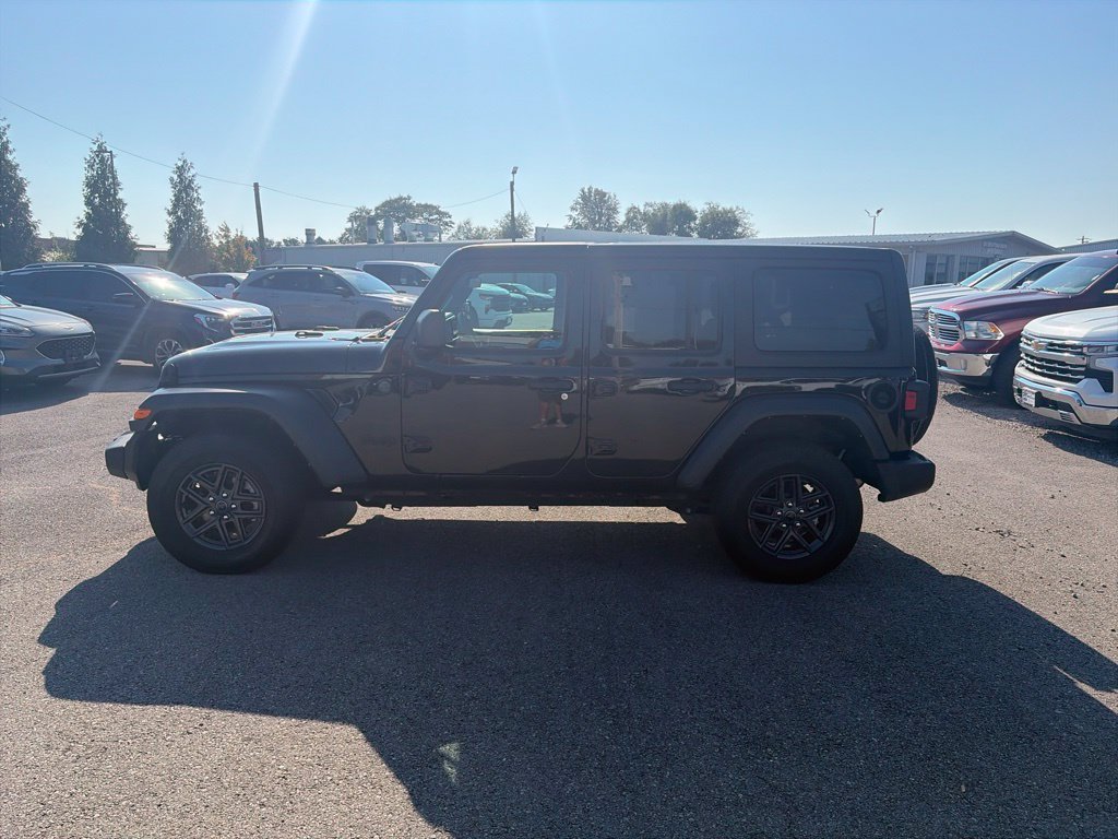 Used 2024 Jeep Wrangler Unlimited Sport AWD/4WD image 3