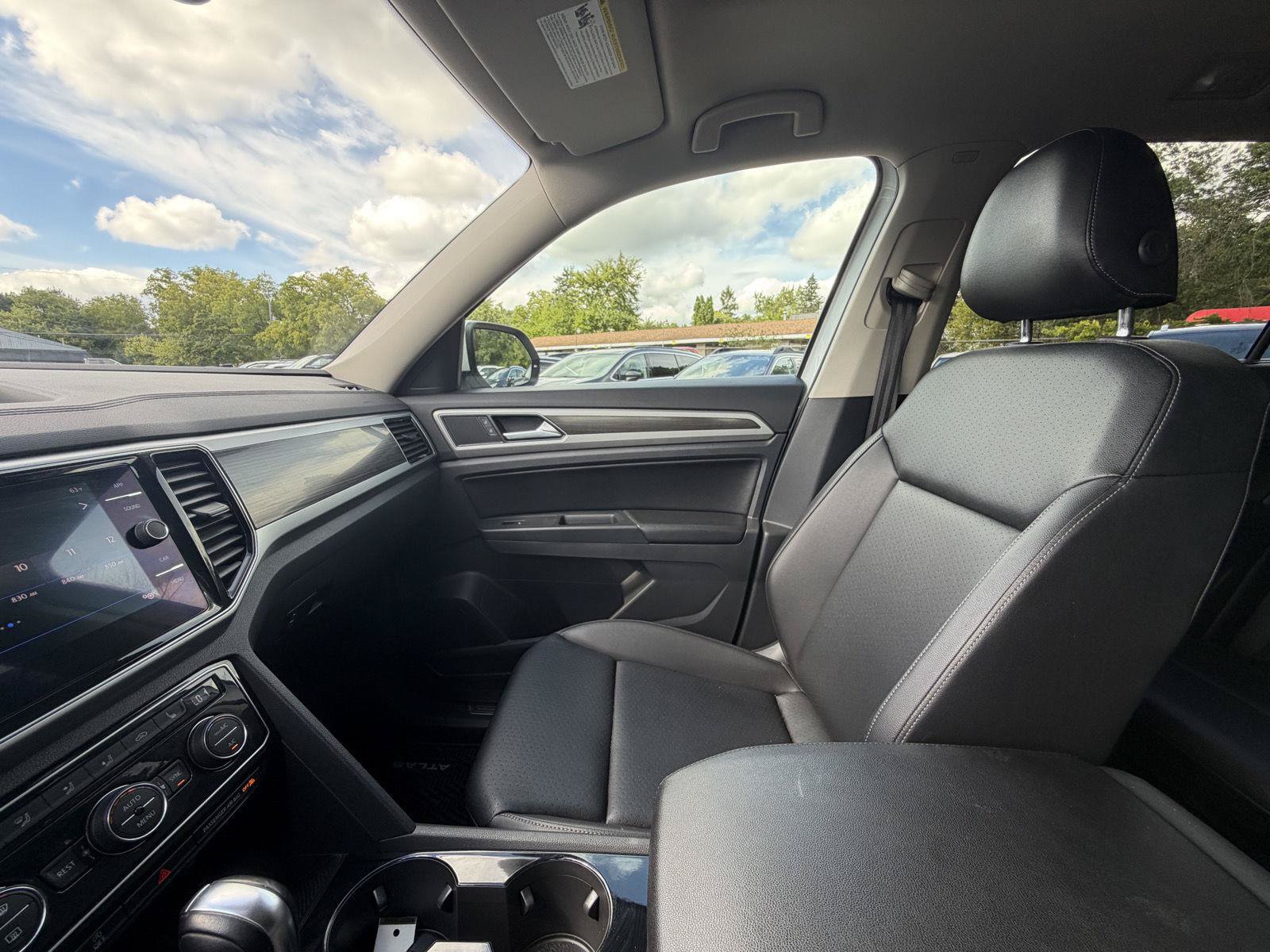 Used 2018 Volkswagen Atlas SEL w/ R-Line Package AWD/4WD image 22