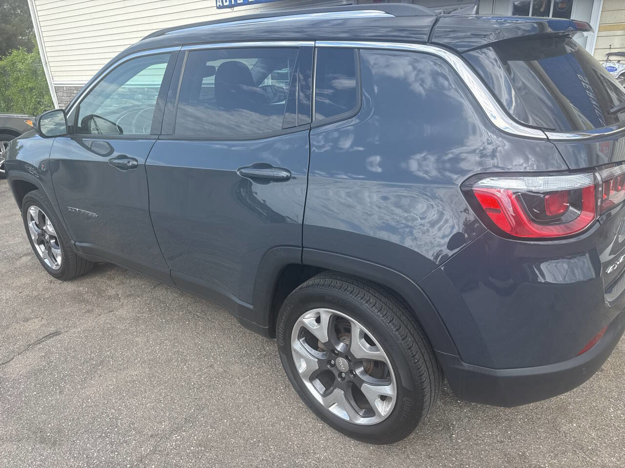Used 2018 Jeep Compass Limited w/ Navigation Group AWD/4WD image 18