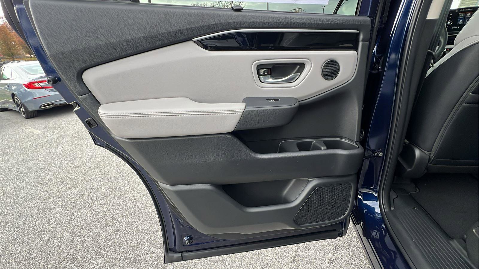 New 2025 Honda Pilot Touring image 18
