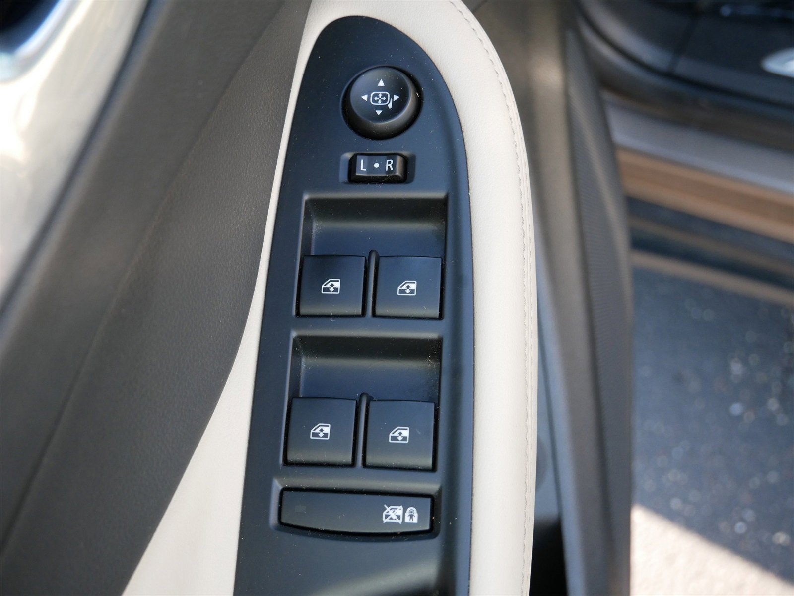 Used 2017 Buick Envision Essence image 15
