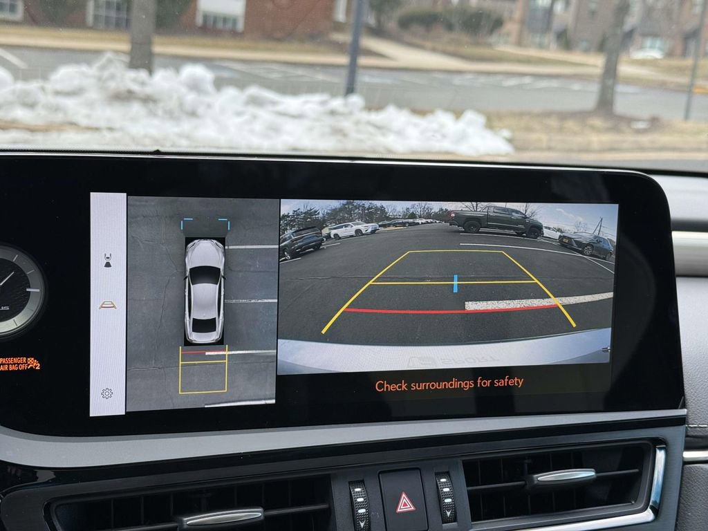 Used 2024 Lexus ES 300h F Sport w/ Accessory Package (Z2) image 11