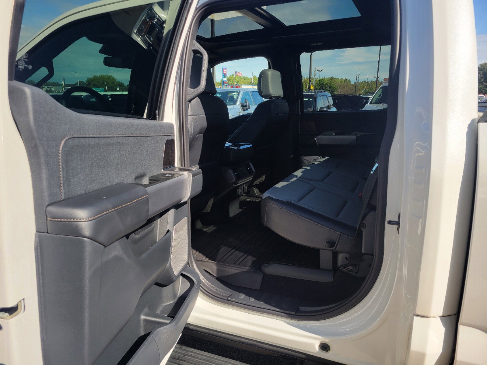 New 2023 Ford F150 Lightning Lariat w/ Equipment Group 511A High image 12