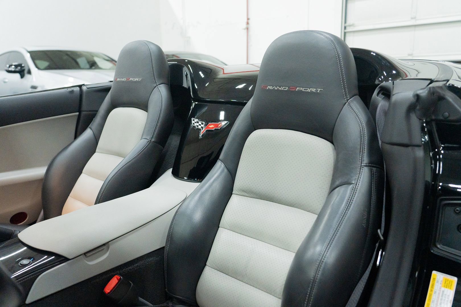 Used 2010 Chevrolet Corvette Grand Sport w/ Preferred Equipment Group RWD image 21