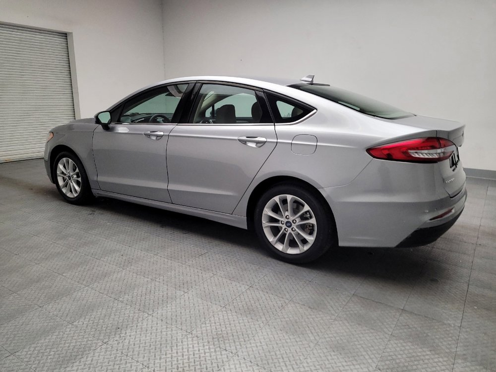 Used 2020 Ford Fusion SE image 3