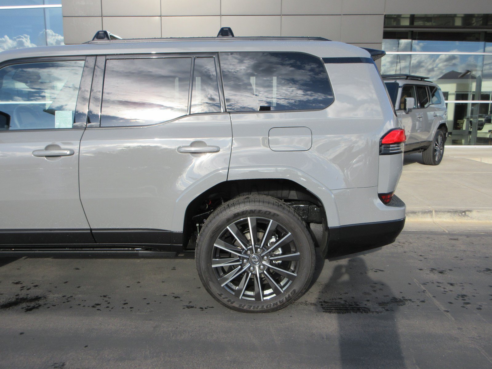 Used 2026 Lexus GX 550 w/ Cold Area Package AWD/4WD image 4