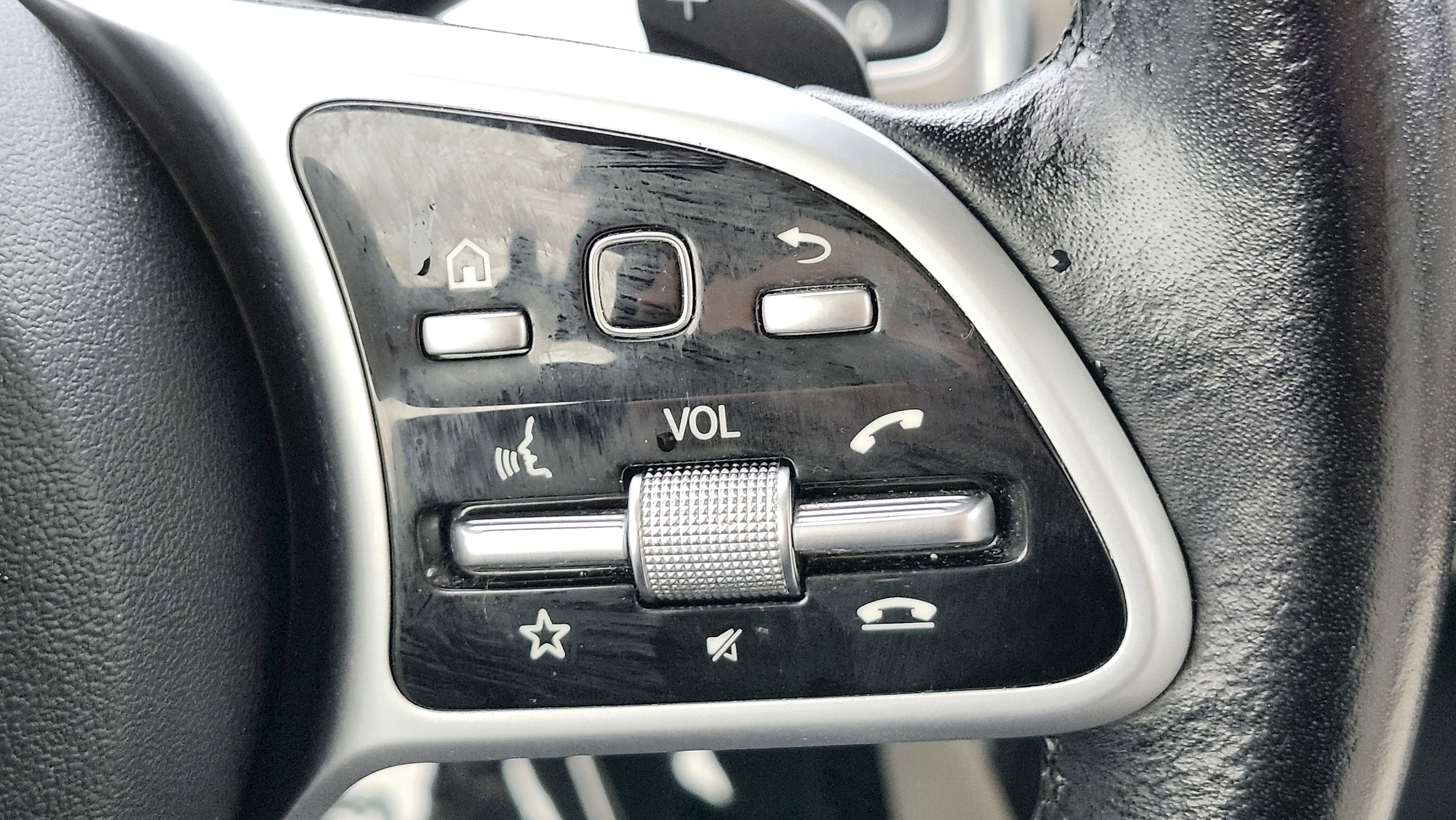 Used 2020 Mercedes-Benz GLB 250 w/ Premium Package image 33