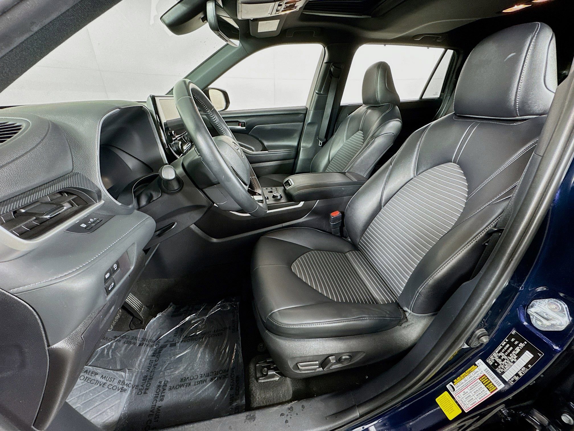 Certified 2025 Toyota Highlander XSE image 12