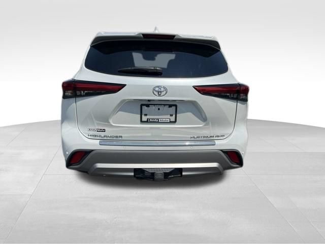Used 2022 Toyota Highlander Platinum AWD/4WD image 6