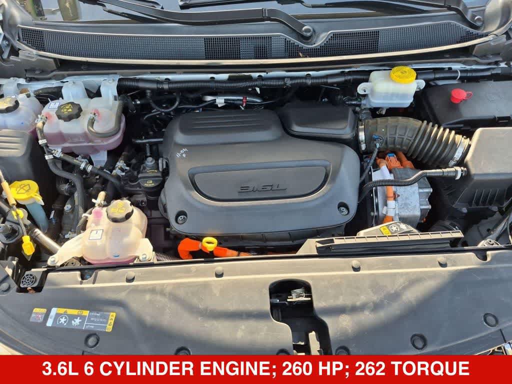 Used 2024 Chrysler Pacifica Limited FWD image 13