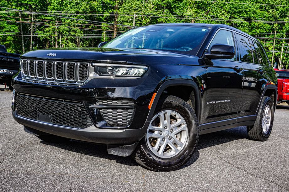 Used 2022 Jeep Grand Cherokee Laredo w/ Luxury Tech Group I