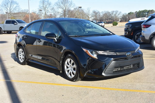 Used 2025 Toyota Corolla LE image 3