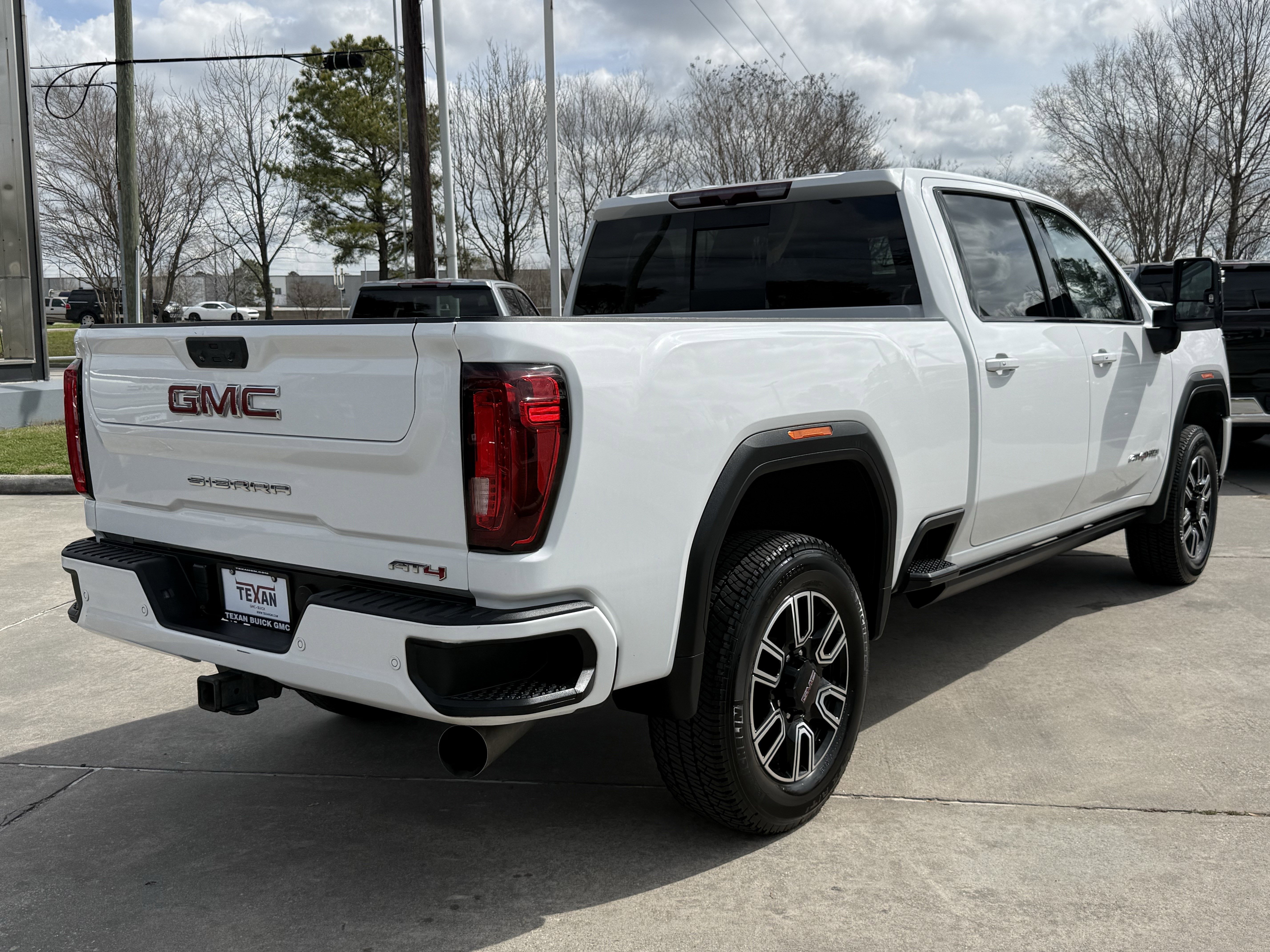 Used 2022 GMC Sierra 2500 AT4 w/ AT4 Preferred Package image 5