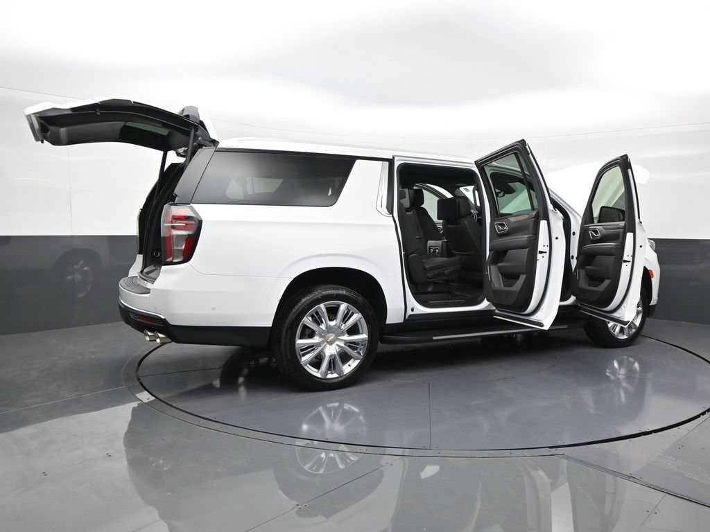 Used 2024 Chevrolet Suburban High Country w/ Advanced Technology Package RWD image 28
