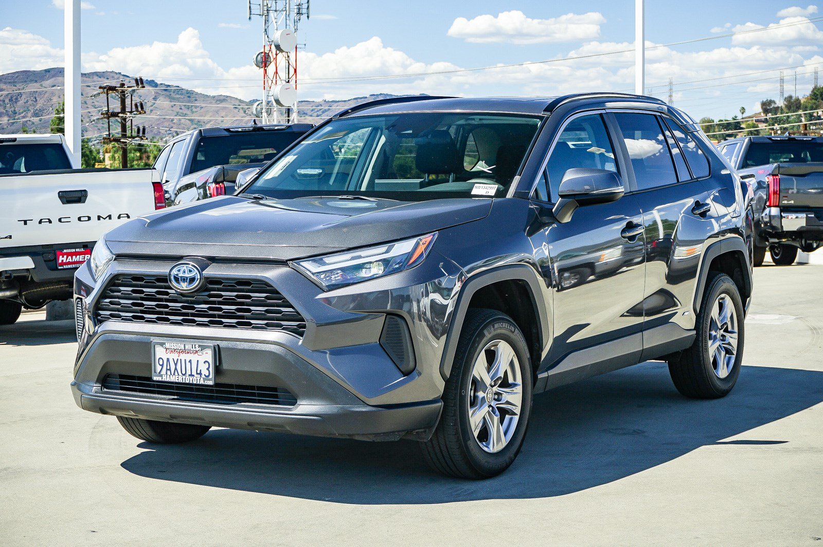 Used 2022 Toyota RAV4 XLE w/ Convenience Package AWD/4WD image 3