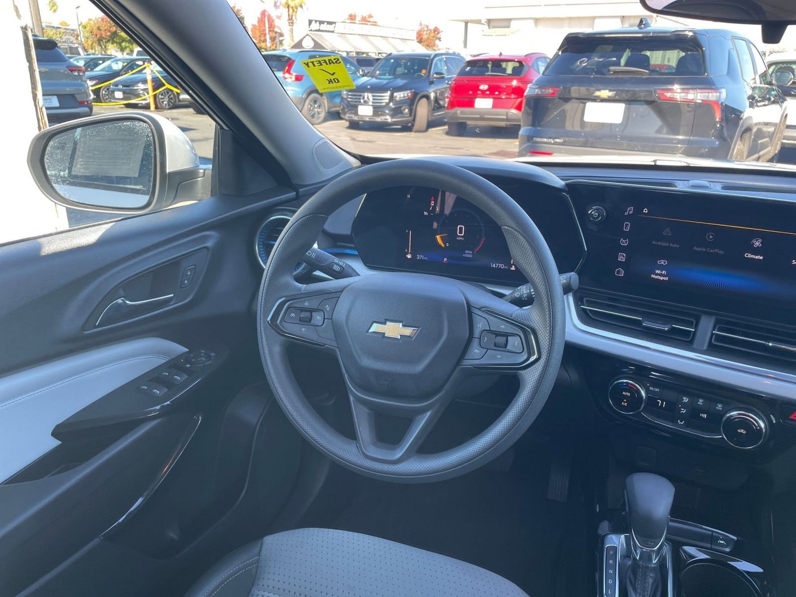 Used 2025 Chevrolet Trax LT image 33