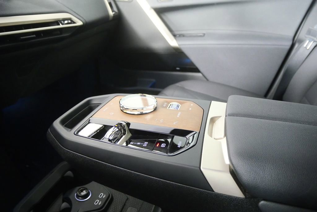 Used 2024 BMW iX xDrive50 w/ Sport Package AWD/4WD image 20