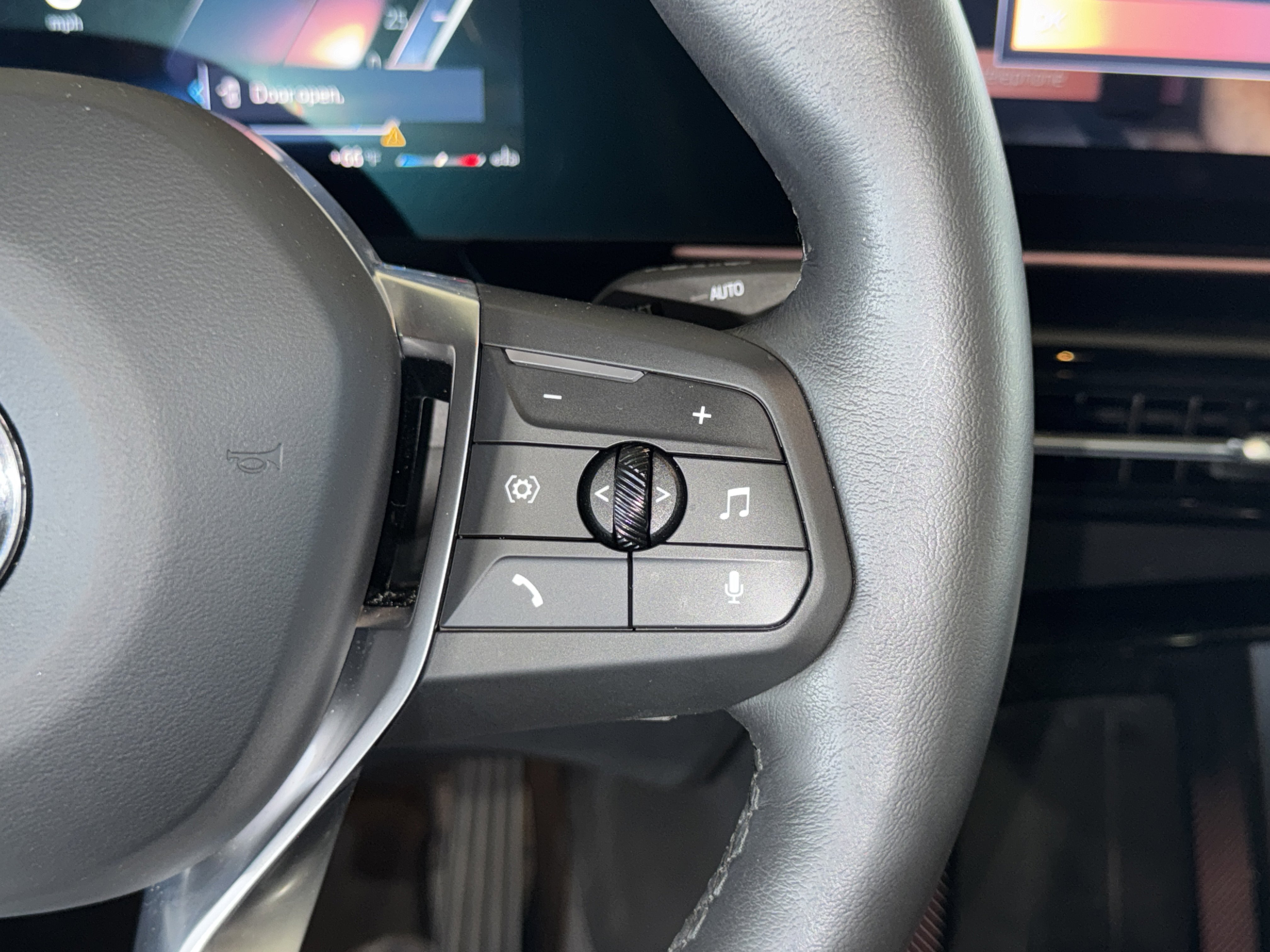 Certified 2025 BMW X2 xDrive28i image 23