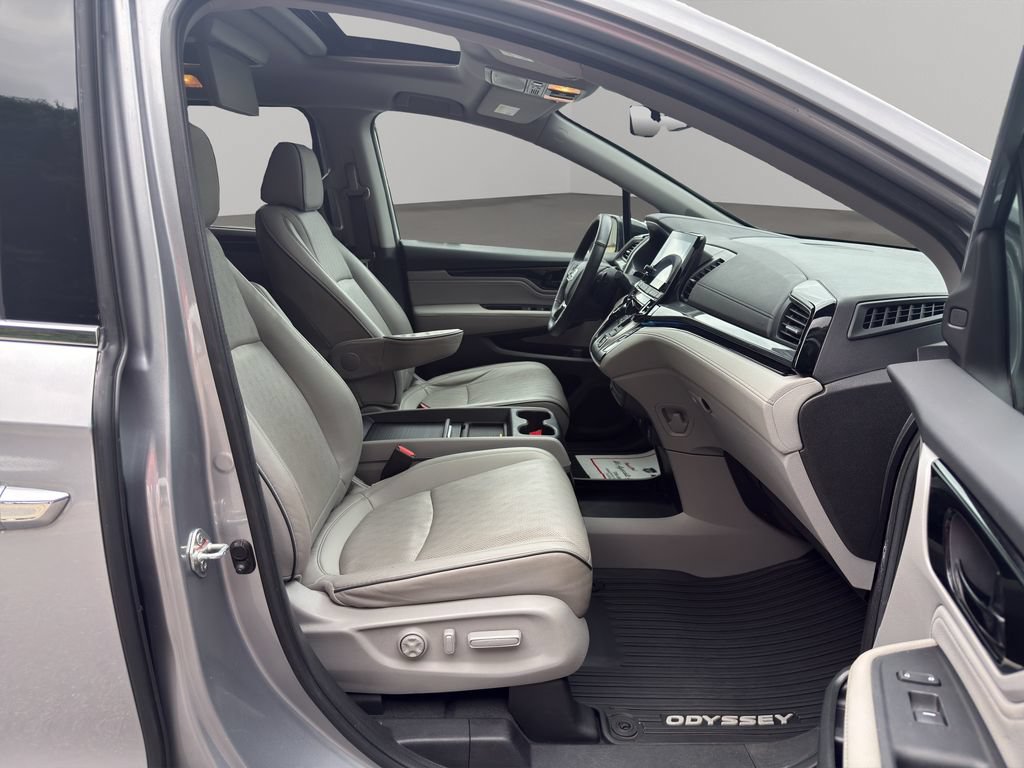 Used 2023 Honda Odyssey Elite image 17