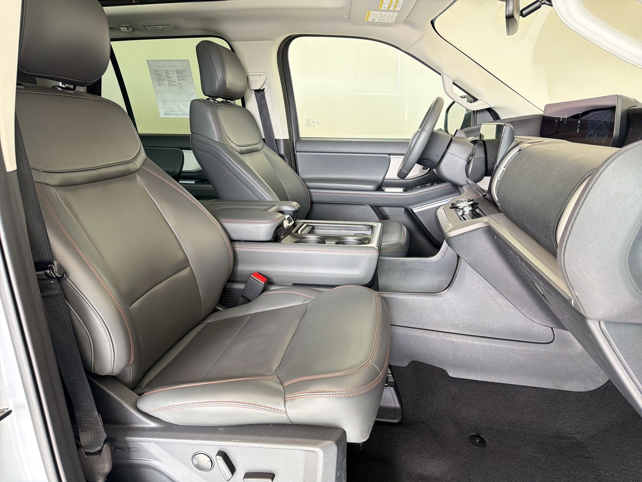 Used 2025 Ford Expedition Max Active AWD/4WD image 31