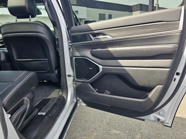 Certified 2024 Jeep Wagoneer Series III w/ Premium Group I AWD/4WD image 15