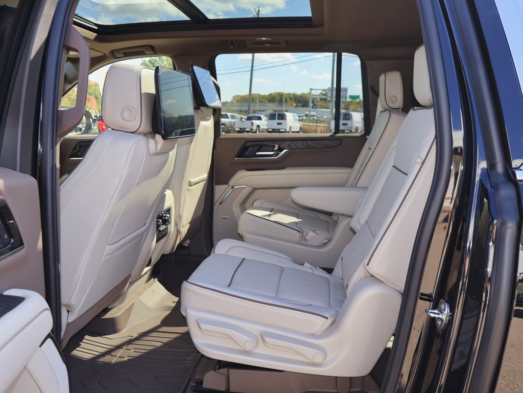 New 2026 GMC Yukon XL Denali w/ Denali Reserve Package image 17