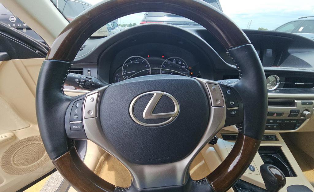 Used 2015 Lexus ES 350 w/ Premium Package FWD image 12
