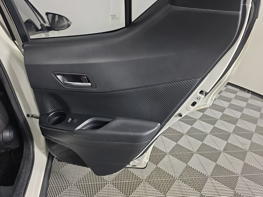 Used 2020 Toyota C-HR XLE FWD image 29