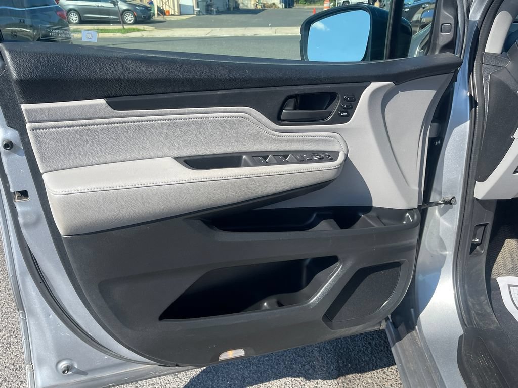 Used 2018 Honda Odyssey Touring image 12