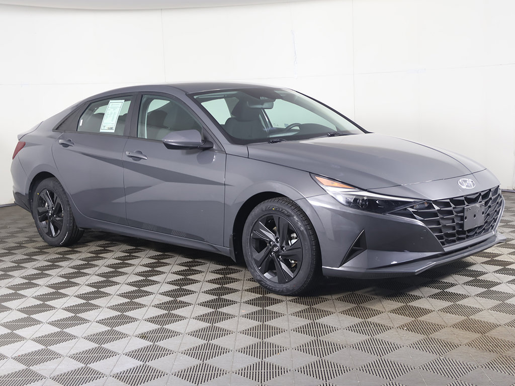 Used 2023 Hyundai Elantra SEL w/ Winter Weather Package FWD image 3