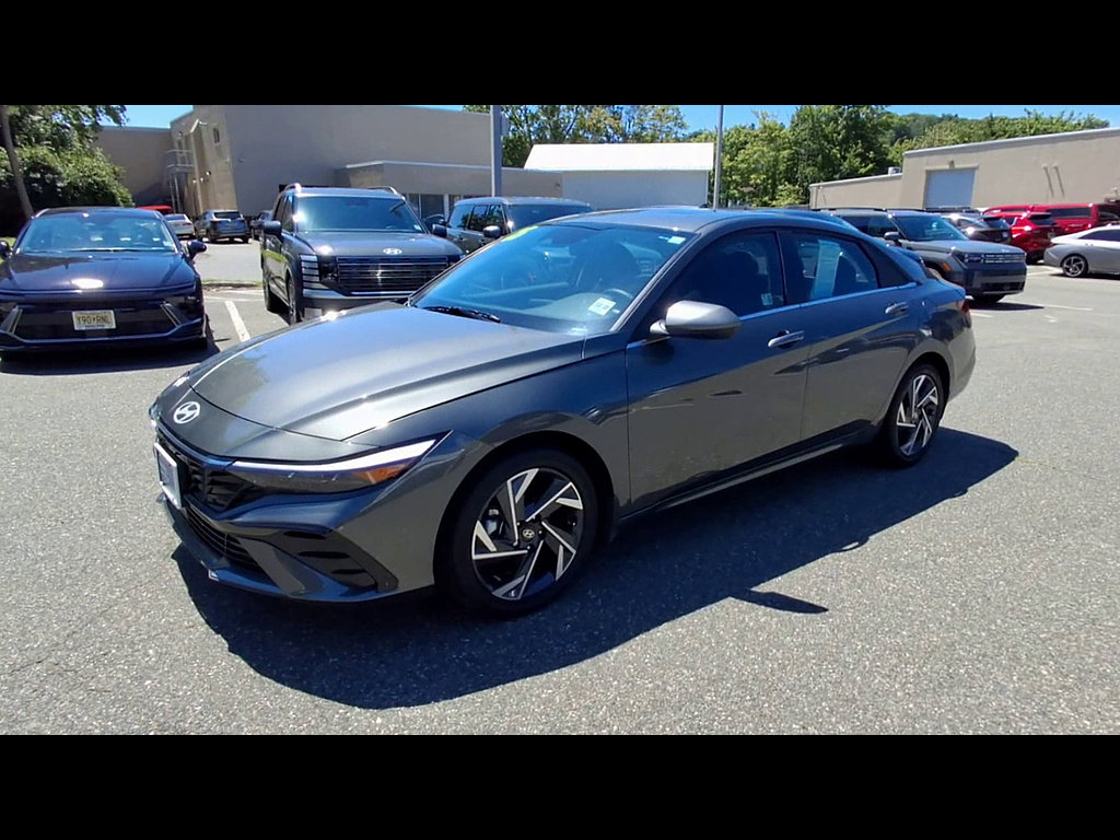 Certified 2025 Hyundai Elantra SEL FWD image 4