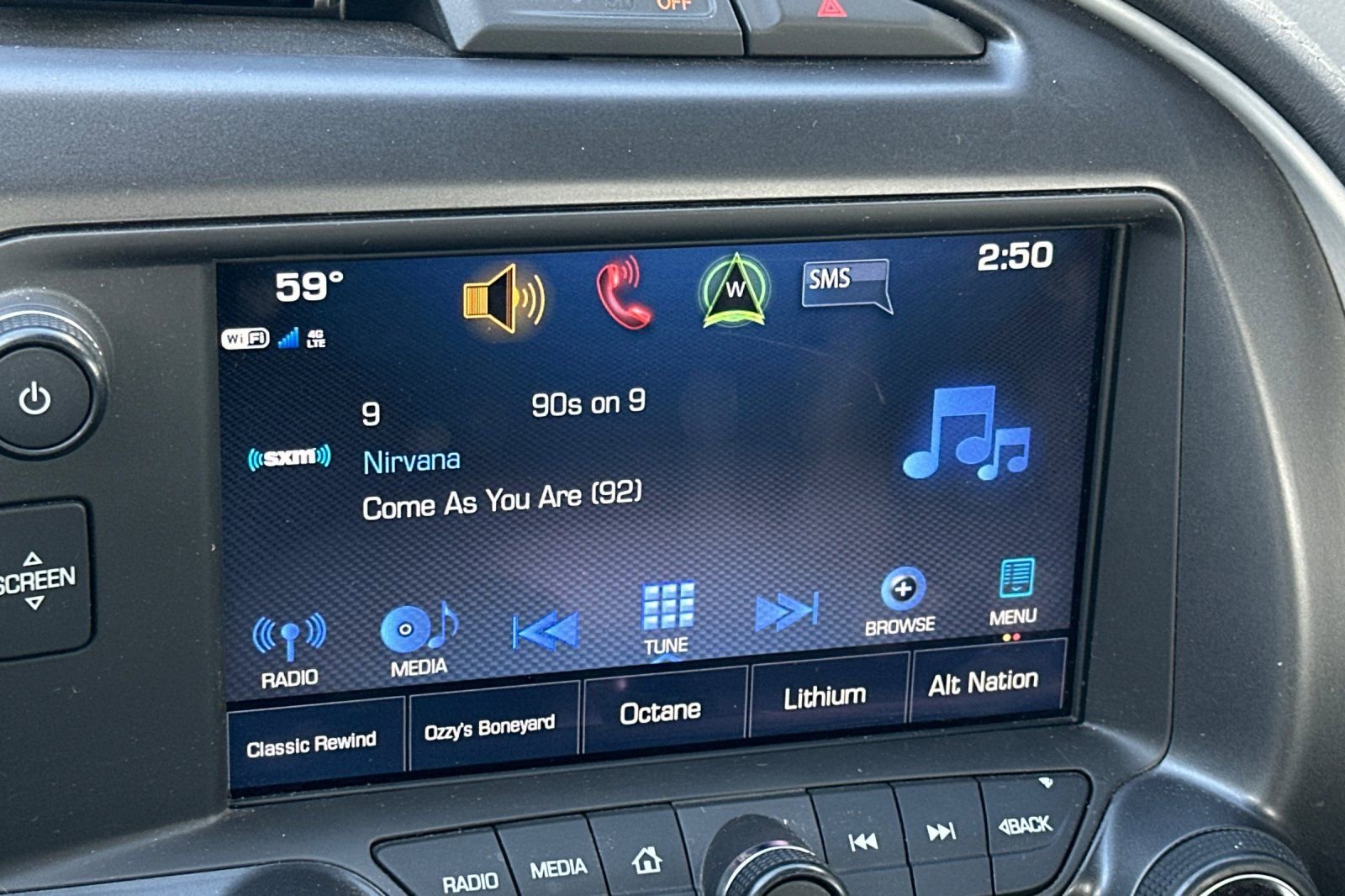 Used 2019 Chevrolet Corvette Stingray Coupe w/ 1LT RWD image 16