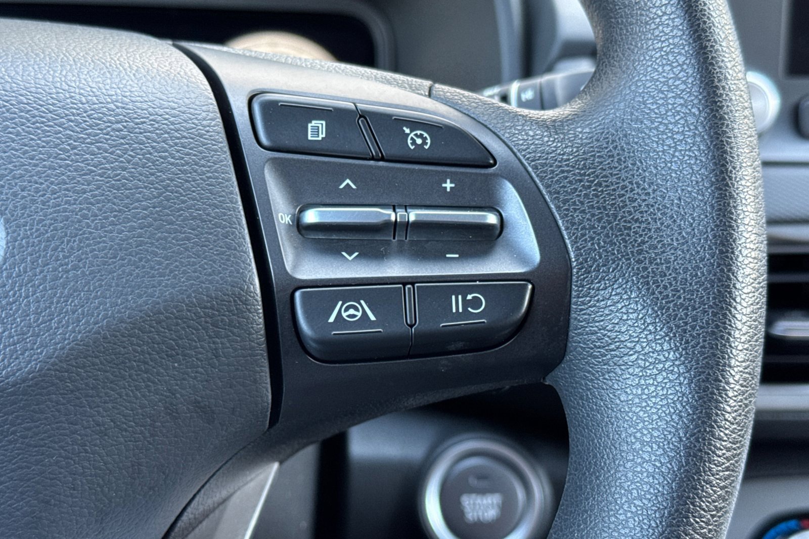 Used 2023 Hyundai Kona SE w/ Cargo Package image 28