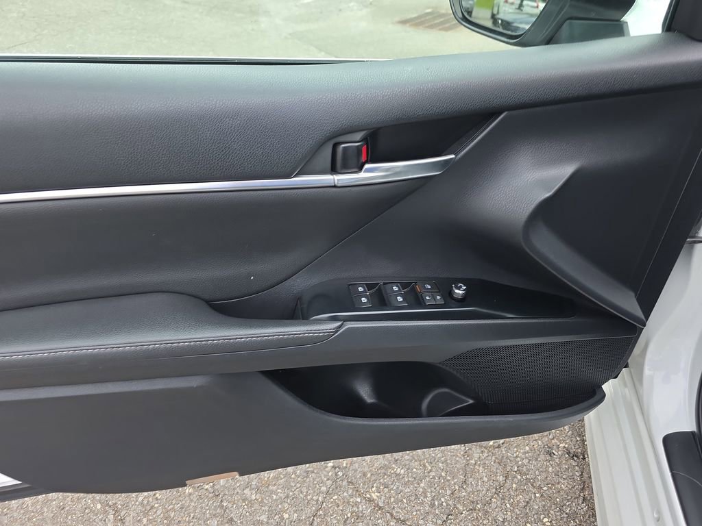 Used 2019 Toyota Camry XSE FWD image 18