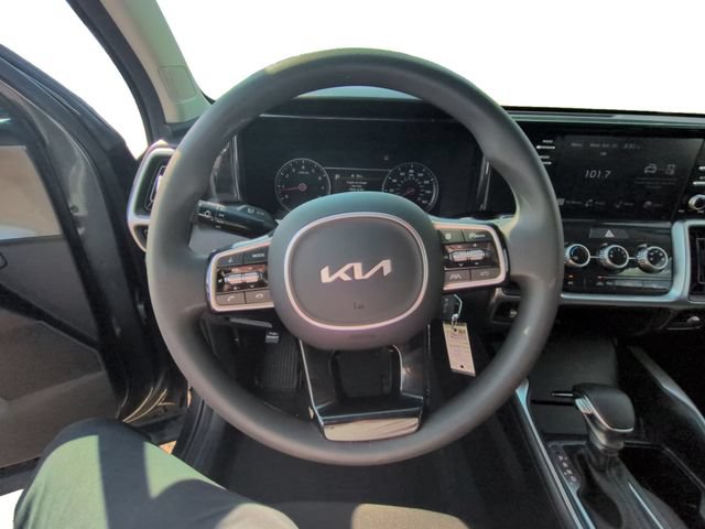 Used 2023 Kia Sorento LX FWD image 18