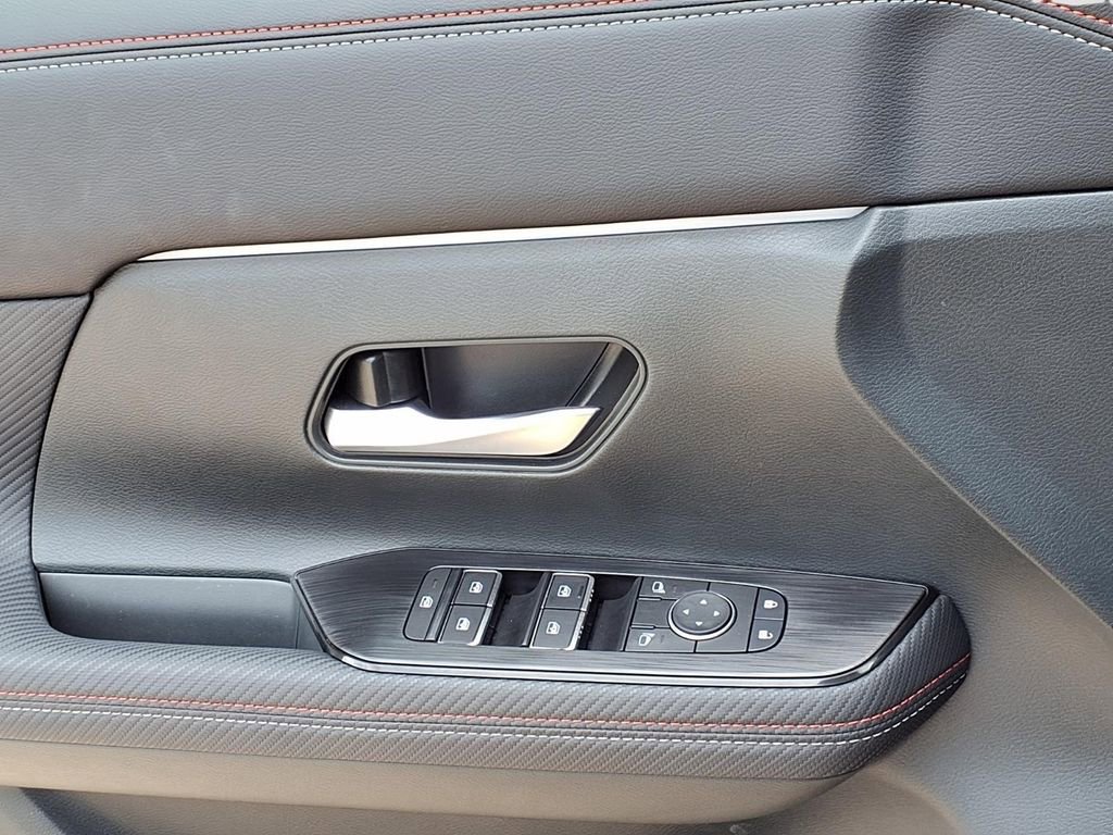 Used 2025 Nissan Kicks SR image 16